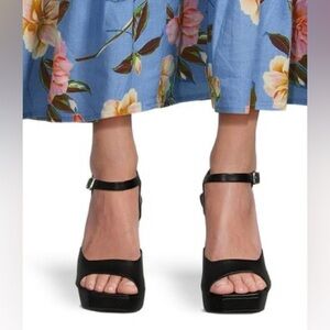 Giani Bernini Black Platform Heels